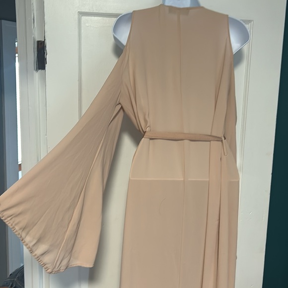 Elegant Beige Wrap kimono/ robe - Picture 3 of 5